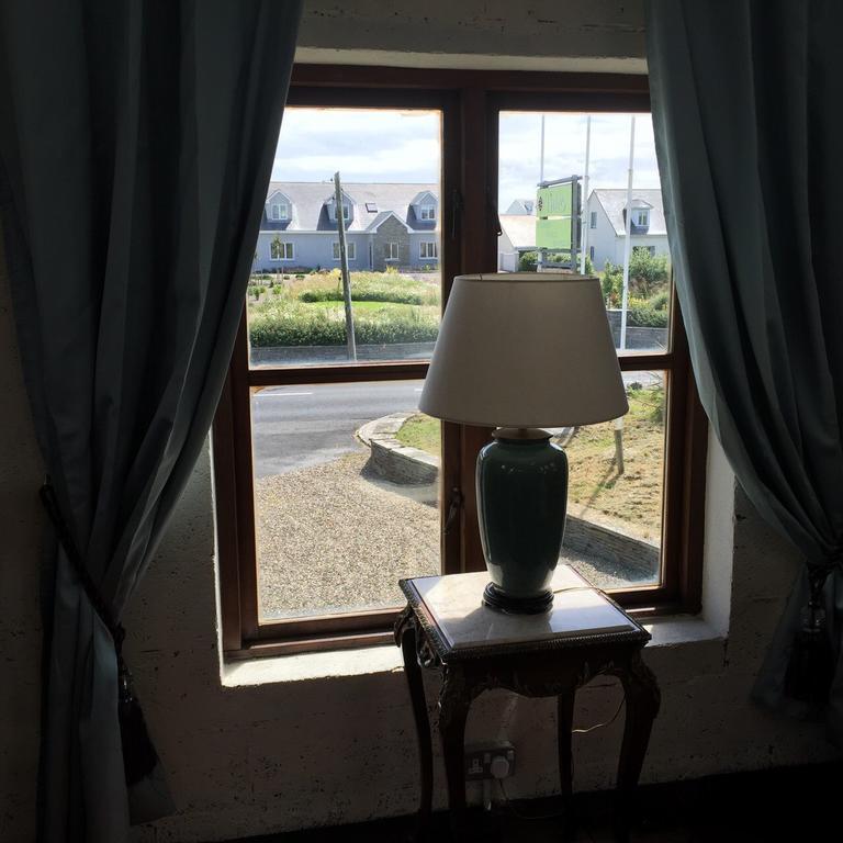 Tides Apartments Liscannor Room photo